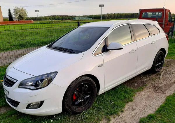 pomorskie Opel Astra cena 23500 przebieg: 197200, rok produkcji 2011 z Gliwice